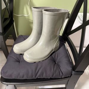 Water Resistant Mid Calf Rain Boot (WW)